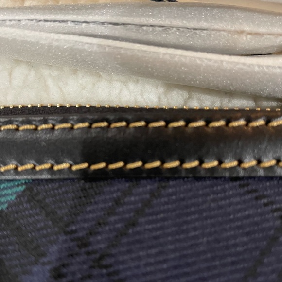 🆕 Dooney & Bourke Navy Tartan Large Slim Wristlet - Picture 5 of 8